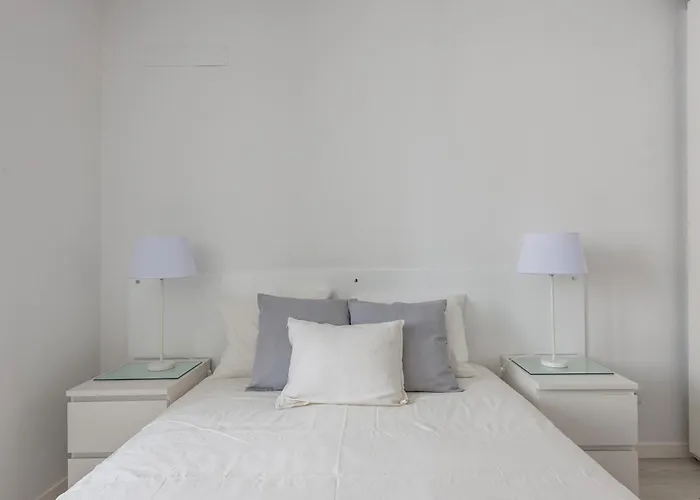 Light-Filled, Fully Renovated Apt near Belém, By TimeCooler