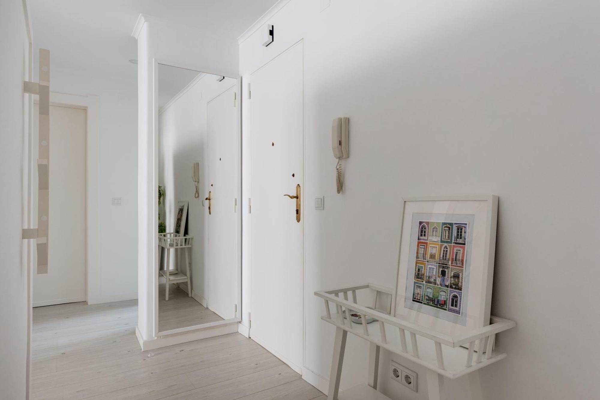 Light-filled, Fully Renovated Near Belém, By Timecooler Lisboa