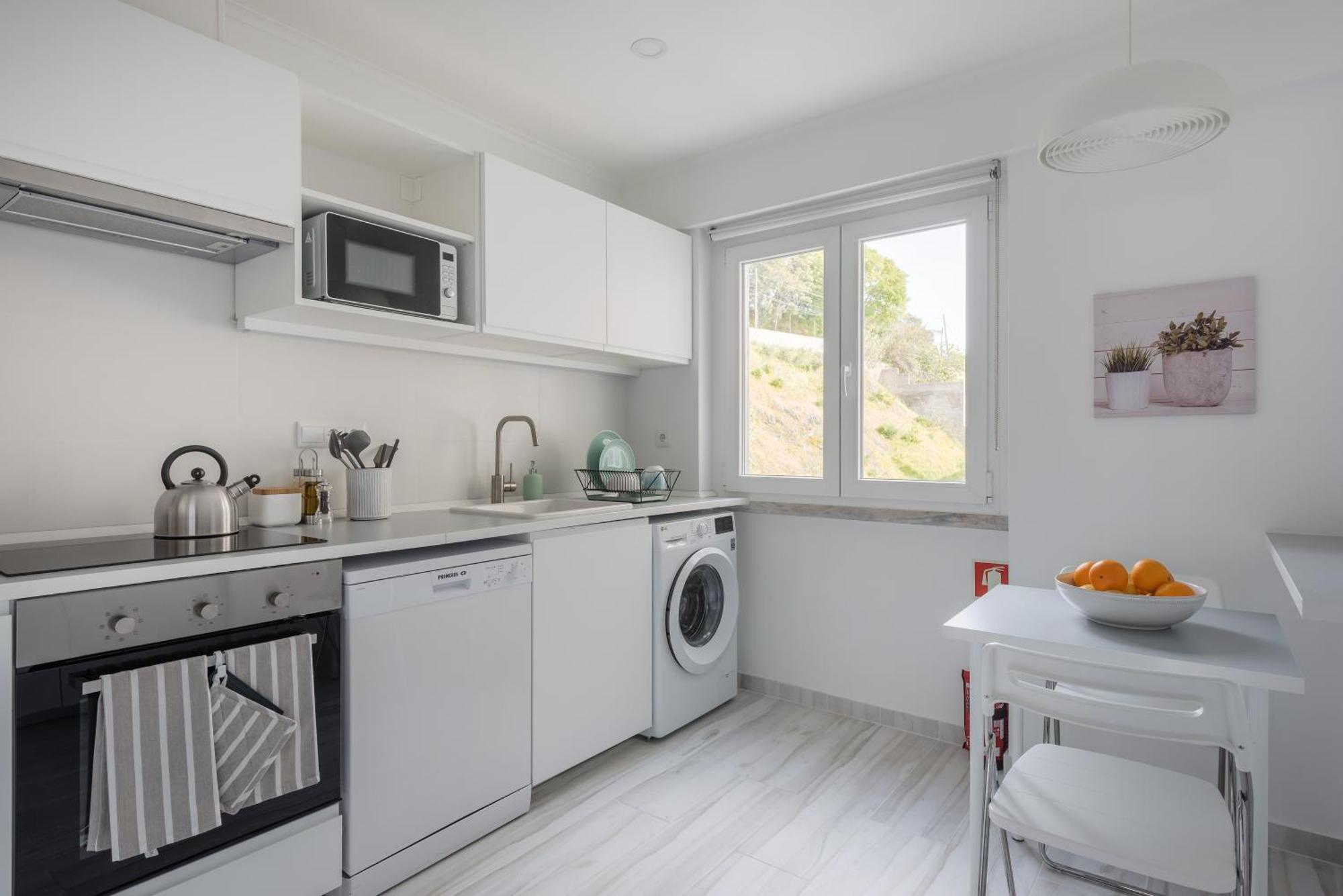 Light-filled, Fully Renovated Near Belém, By Timecooler