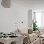 Light-Filled, Fully Renovated Apt near Belém, By TimeCooler
